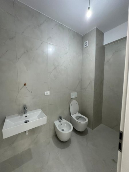 Tirane, shitet apartament 1+1+Ballkon Kati 3, 53 m² 83.000 €,Me hipoteke, (Rruga Dalip Topi,Fresku,Rezidenca OxA)