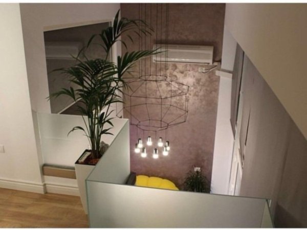 Tirane, jepet me qera ambjent biznesi Kati 0, 144 m² 800 € (Hipoteka)