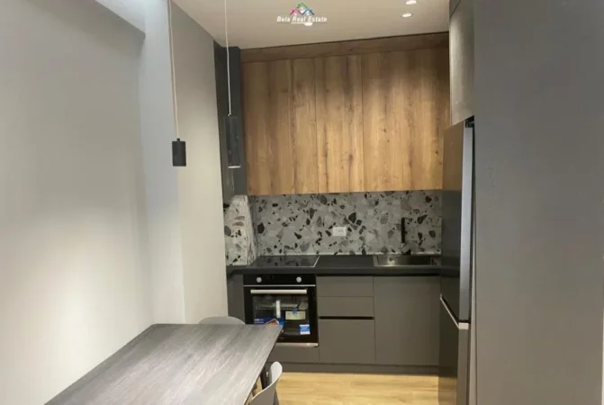 Tirane, jepet me qera apartament 1+1 Kati 1, 70 m² 600 € (Trio Towers)