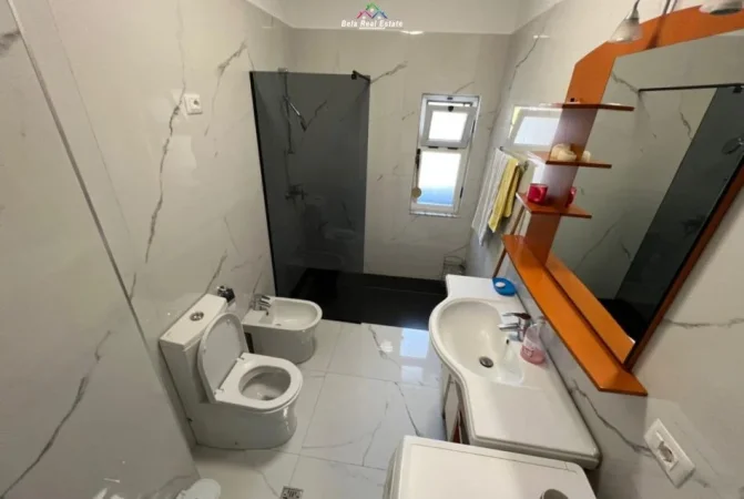 Tirane, jepet me qera apartament 2+1 Kati 8, 100 m² 800 € (Blloku)