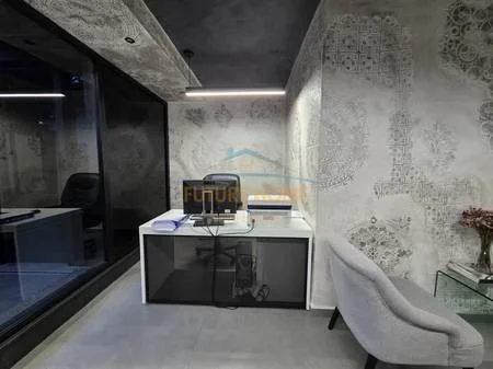 Tirane, jepet me qera zyre Kati -1, 57 m² 1.000 € 