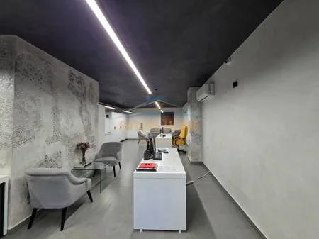 Tirane, jepet me qera zyre Kati -1, 57 m² 1.000 € 