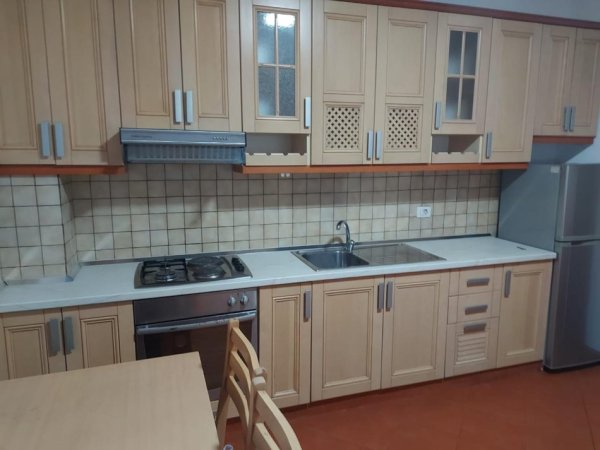 Tirane, jepet me qera apartament 1+1 Kati 7, 70 m² 500 € (Mysym Shyri, Pranë Gjykates Rrethit Tiranë, Perball janë Pallatet Agimi.)