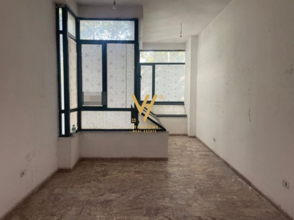 Tirane, jepet me qera zyre Kati 2, 50 m² 800 € (ISH EKSPOZITA)