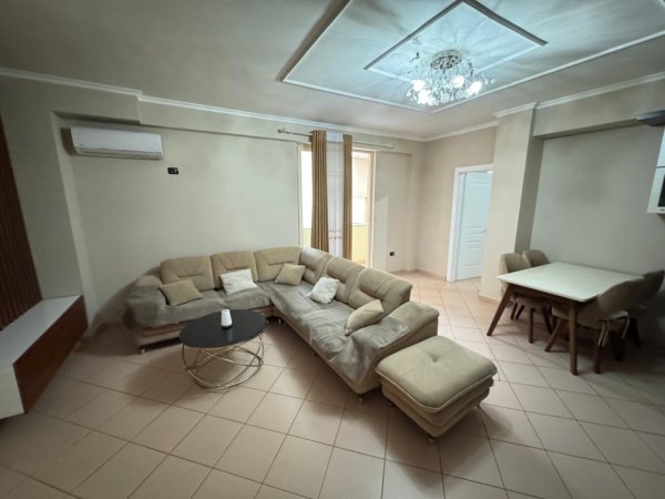 Tirane, jepet me qera apartament 2+1 Kati 1, 700 € 