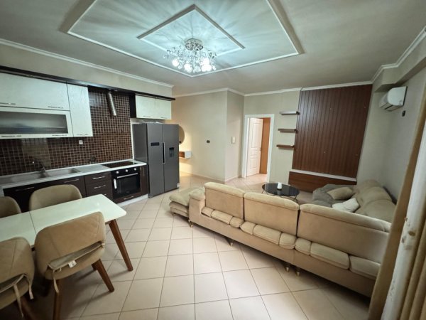 Tirane, jepet me qera apartament 2+1 Kati 1, 700 € 