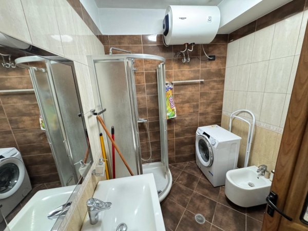 Tirane, jepet me qera apartament 2+1 Kati 1, 700 € 