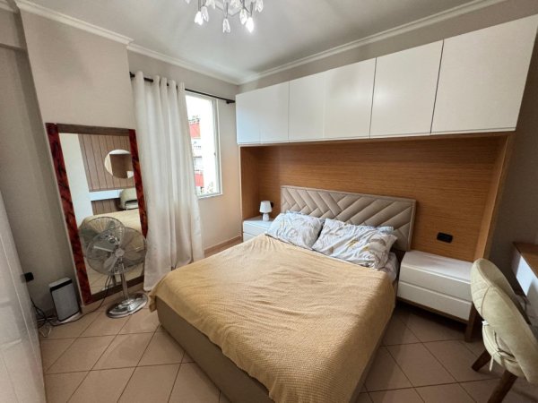Tirane, jepet me qera apartament 2+1 Kati 1, 700 € 