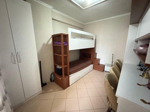 Tirane, jepet me qera apartament 2+1 Kati 1, 700 € 