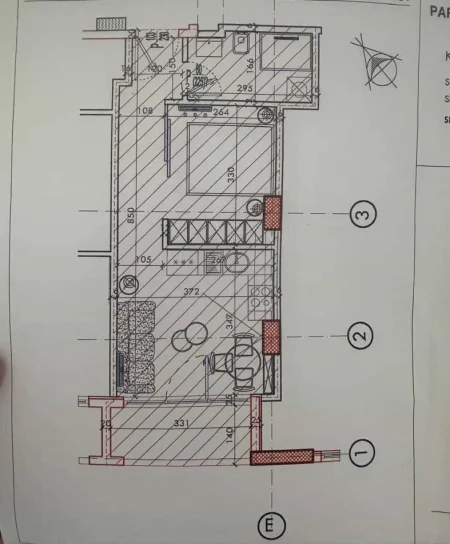 Tirane, jepet me qera zyre Kati 1, 48 m² 700 € (Rruga Islam Alla)