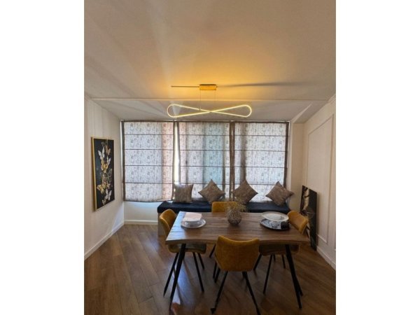 Tirane, jepet me qera 1+1 Kati 3, 82 m² 600 € 