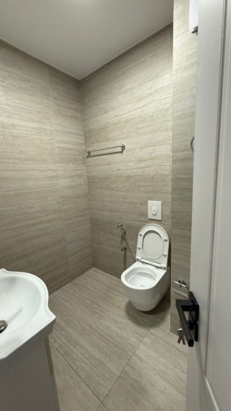 Tirane, jepet me qera apartament 2+1 Kati 11, 105 m² 700 € (Komuna e Parisit)