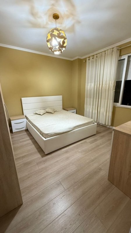 Tirane, jepet me qera apartament 2+1 Kati 11, 105 m² 700 € (Komuna e Parisit)