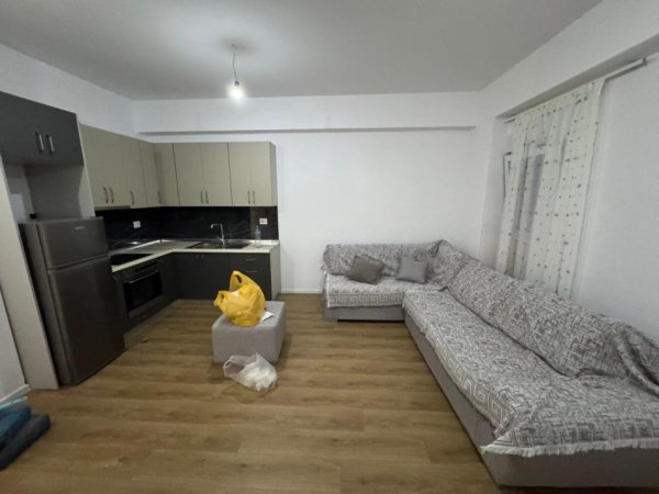 Tirane, jepet me qera apartament 1+1 Kati 2, 400 € 