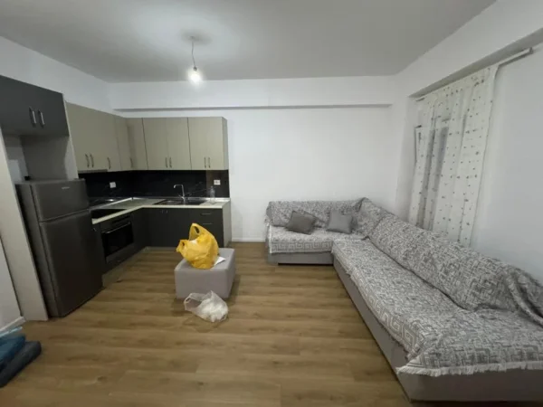 Tirane, jepet me qera apartament 1+1 Kati 2, 400 € 
