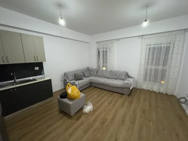 Tirane, jepet me qera apartament 1+1 Kati 2, 400 € 