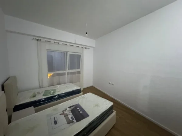 Tirane, jepet me qera apartament 1+1 Kati 2, 400 € 