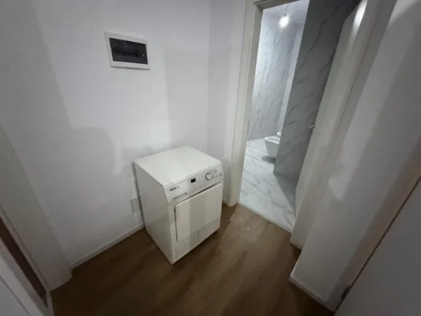 Tirane, jepet me qera apartament 1+1 Kati 2, 400 € 