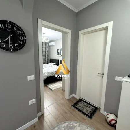 Tirane, jepet me qera apartament 1+1+Ballkon Kati 6, 70 m² 500 € (bulevardi migjeni)