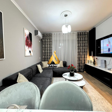 Tirane, jepet me qera apartament 1+1+Ballkon Kati 6, 70 m² 550 € (bulevardi migjeni)