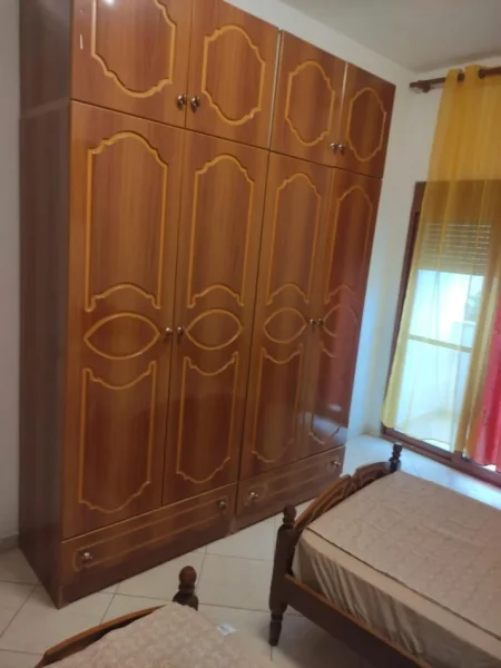 Tirane, jepet me qera apartament 2+1+Aneks+Ballkon Kati 3, 90 m² 600 € (Selvia)