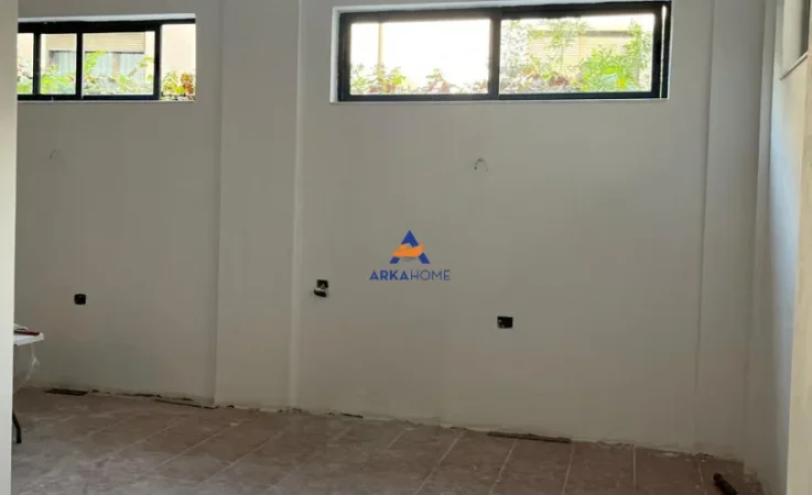 Tirane, jepet me qera ambjent biznesi Kati 0, 200 m² 150.000 € (KOMUNA E PARISIT)