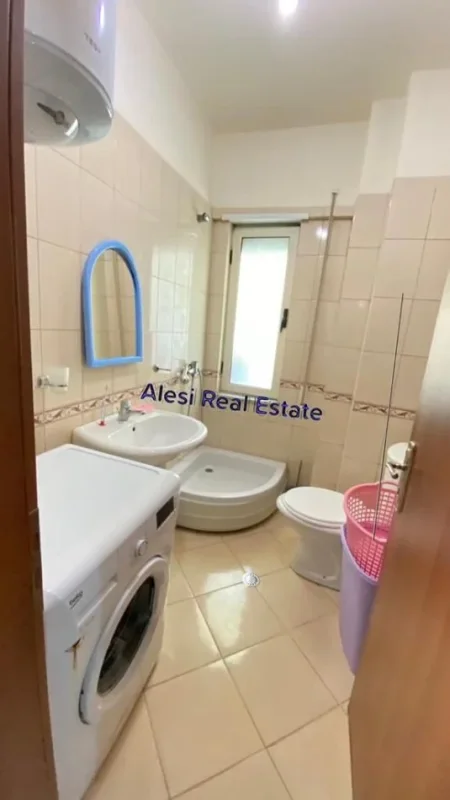 Tirane, jepet me qera apartament 2+1 Kati 2, 650 € 