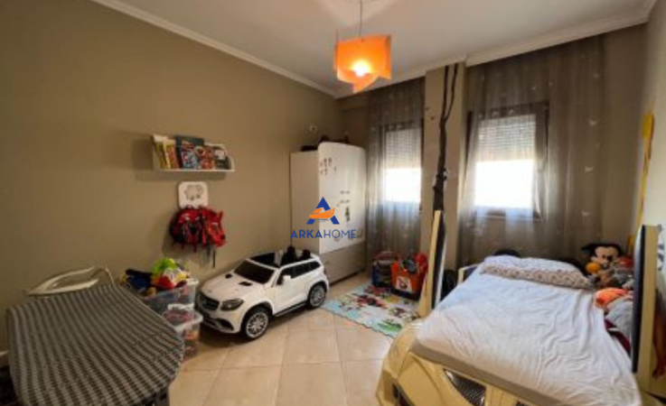 Tirane, jepet me qera apartament 2+1+Ballkon Kati 5, 117 m² 600 € (KODRA E DIELLIT)