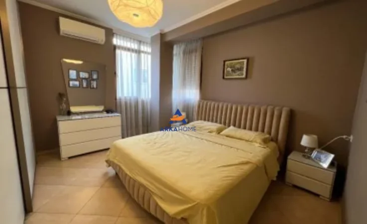 Tirane, jepet me qera apartament 2+1+Ballkon Kati 5, 117 m² 600 € (KODRA E DIELLIT)