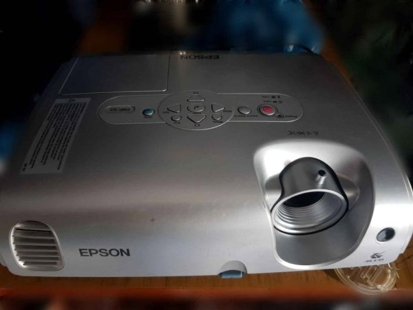 Lushnje, shes Home Cinema Home Cinema Epson Emp s3. 35 mij lek te vjetra