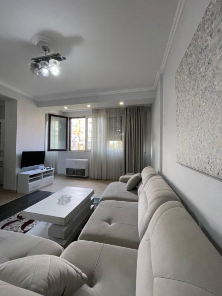 Tirane, shitet apartament 3+1+Ballkon Kati 3, 124 m² 299.000 € (Rruga e Kavajes)