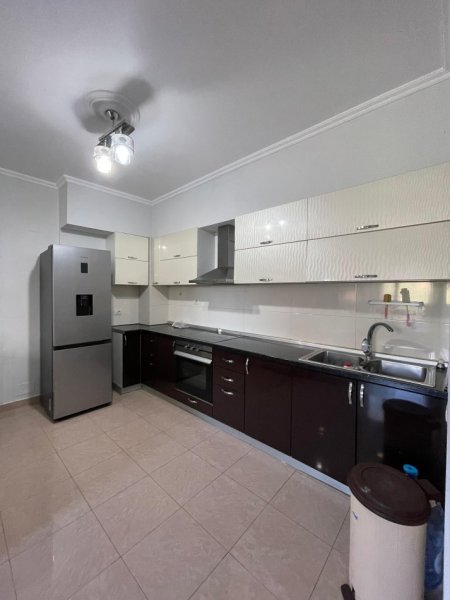 Tirane, shitet apartament 3+1+Ballkon Kati 3, 124 m² 299.000 € (Rruga e Kavajes)