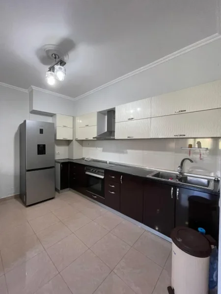 Tirane, shitet apartament 3+1+Ballkon Kati 3, 124 m² 299.000 € (Rruga e Kavajes)