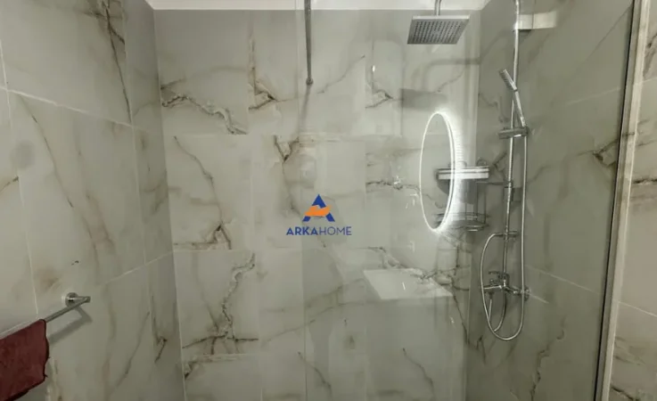 Tirane, jepet me qera apartament 2+1 Kati 8, 77 m² 1.000 € (ZOGU I ZI)