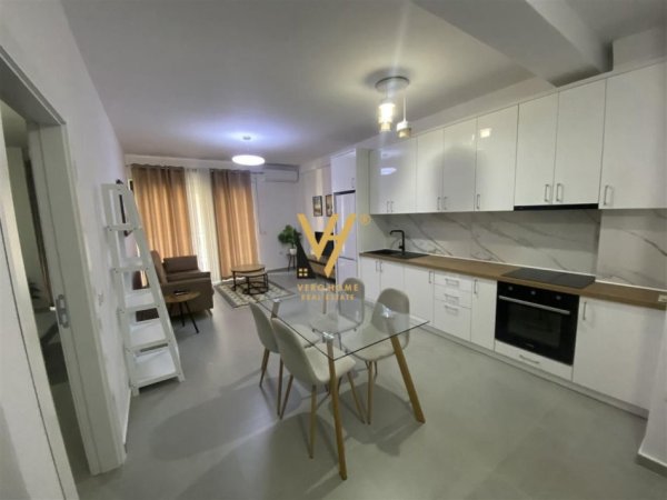 Tirane, jepet me qera apartament 1+1+Ballkon Kati 1, 75 m² 750 € (RRUGA E DURRESIT)