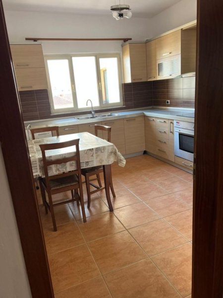 Tirane, jepet me qera apartament 1+1+Ballkon Kati 5, 67 m² 550 € (Ish Stacioni i Trenit/Rr.Karl Gega)