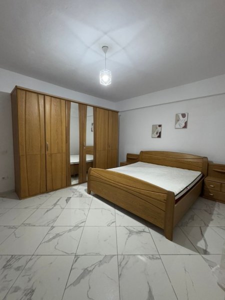Tirane, jepet me qera apartament 1+1 Kati 1, 90 m² 430 € (laprake)