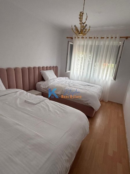 Tirane, jap me qera apartament 2+1+Ballkon Kati 3, 80 m² 800 € (afer BKT)
