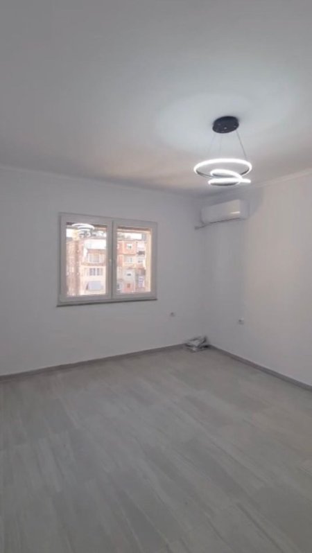 Tirane, jepet me qera ambjent biznesi Kati 5, 120 m² 750 € (Myslym Shyr, pranë Postës)