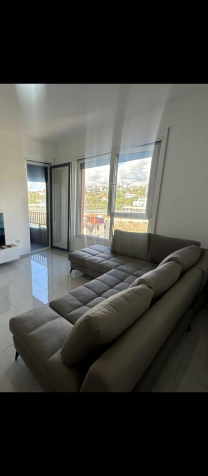 Tirane, jepet me qera apartament 2+1+ Garazh Kati 3, Çmimi 600 € në PASKUQAN Tiranë