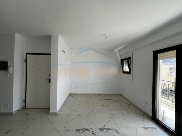 Tirane, jap me qera apartament 1+1+Ballkon Kati 3, 71 m² 400 € (SHKOLLA E BALETIT)