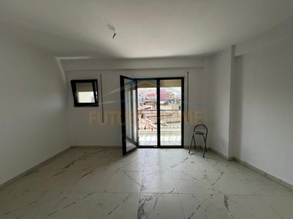 Tirane, jap me qera apartament 1+1+Ballkon Kati 3, 71 m² 400 € (SHKOLLA E BALETIT)