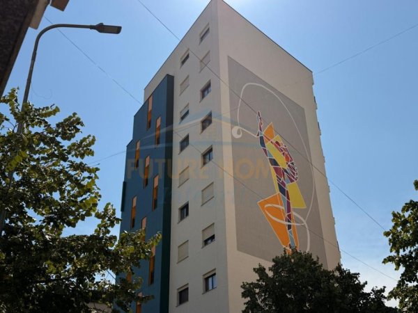 Tirane, jap me qera apartament 1+1+Ballkon Kati 3, 71 m² 400 € (SHKOLLA E BALETIT)