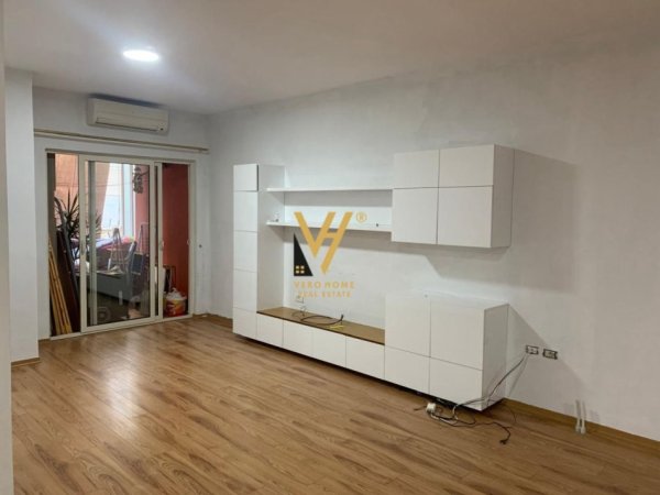 Tirane, jepet me qera apartament 2+1+Ballkon Kati 3, 86 m² 600 € (YZBERISHT)