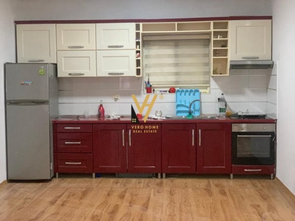 Tirane, jepet me qera apartament 2+1+Ballkon Kati 3, 86 m² 600 € (YZBERISHT)