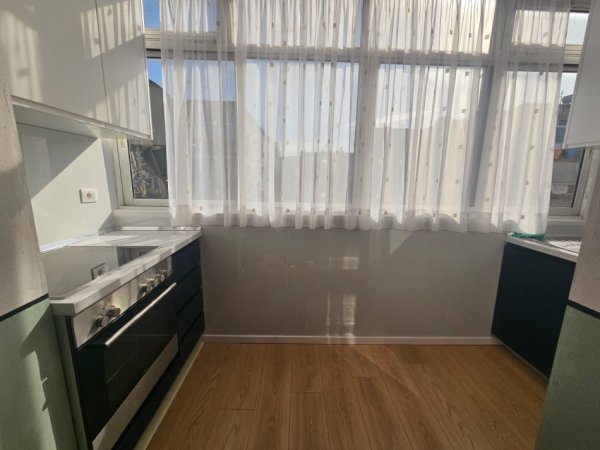 Tirane, jepet me qera apartament 1+1 Kati 4, 655 m² 500 € (Vasil Shanto)