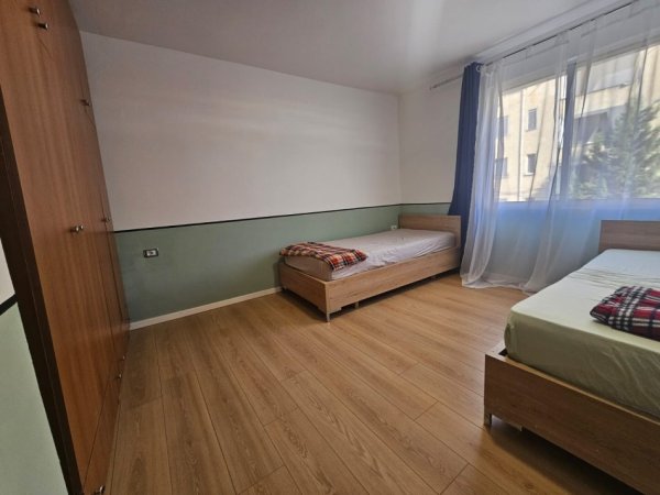 Tirane, jepet me qera apartament 1+1 Kati 4, 655 m² 500 € (Vasil Shanto)