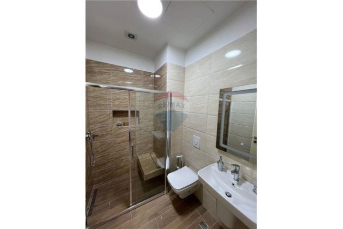 Tirane, jepet me qera apartament 2+1 , 120 m² 850 € (Rruga e Kavajes)