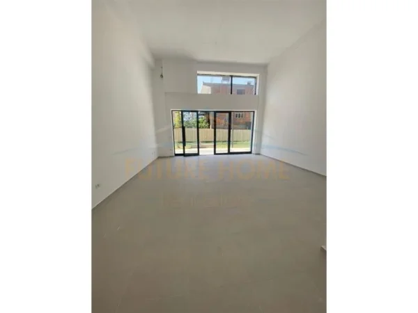 Tirane, jepet me qera ambjent biznesi Kati 0, 50 m² 750 € (Rezidenca Future Home.)