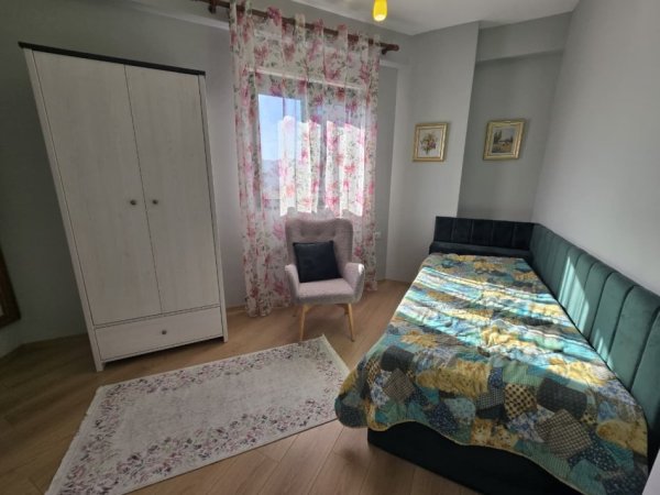 Tirane, jepet me qera apartament 2+1+Ballkon Kati 4, 100 m² 600 € (Unaza e Re)